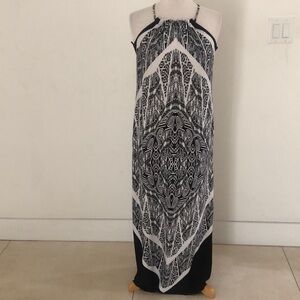 Soho apparel Ltd. Halter dress 👗 long - Black and white - Size Medium